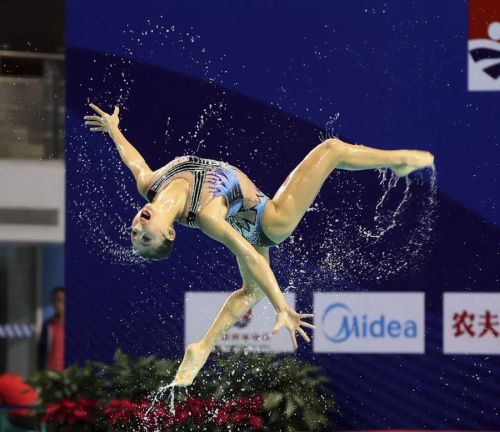 “水上芭蕾”究竟有多美？全國花樣游泳錦標(biāo)賽武漢“綻放”（附精美圖集）(圖9)